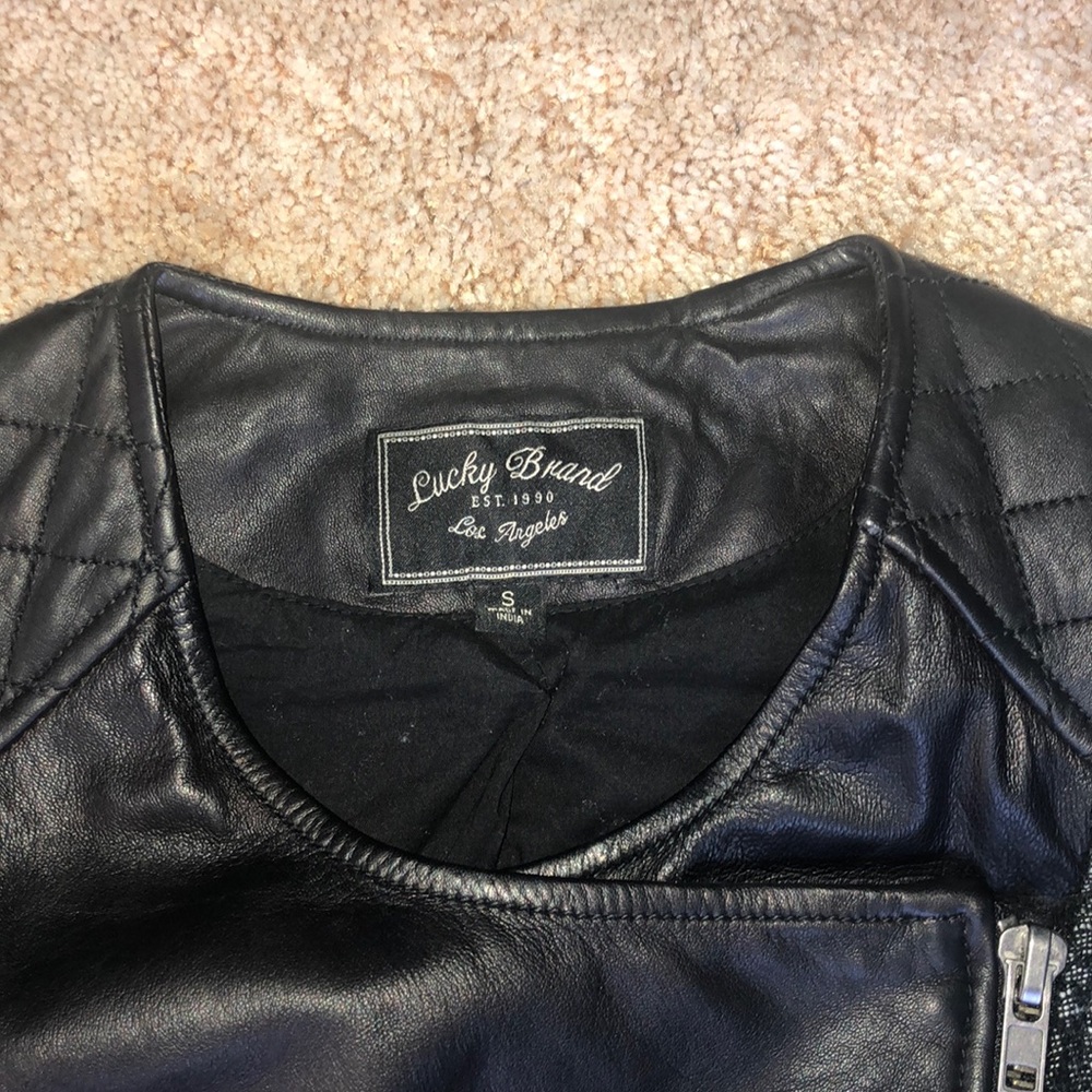 leather jacket - Picture 2 of 5